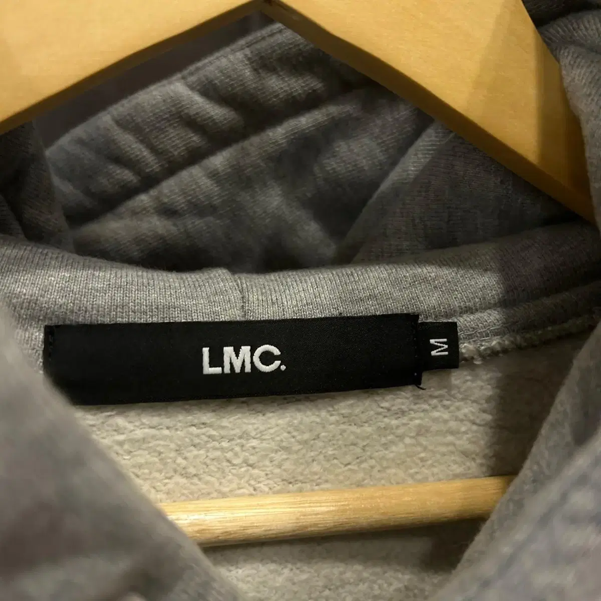 [M] LMC 엘엠씨 빅로고 자수 후드티