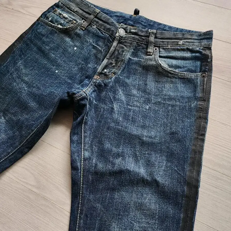 정품 디스퀘어드2 oil washed Jean-eu46