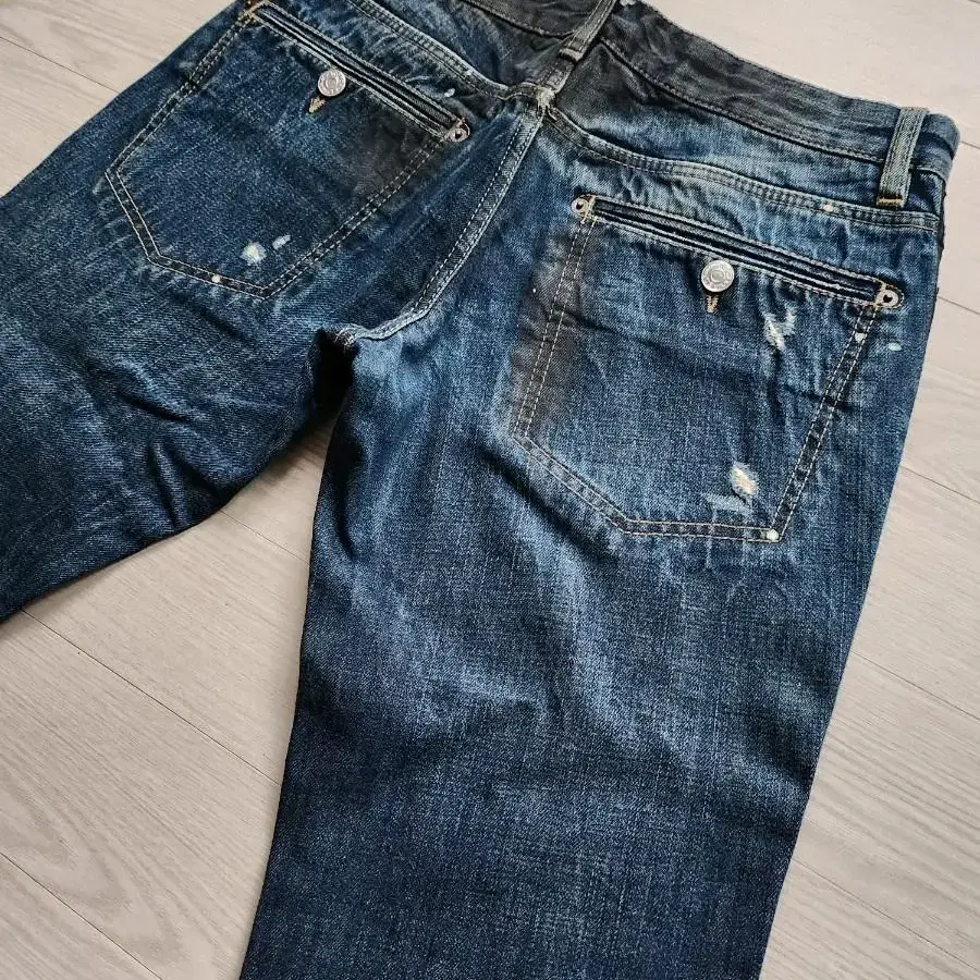 정품 디스퀘어드2 oil washed Jean-eu46