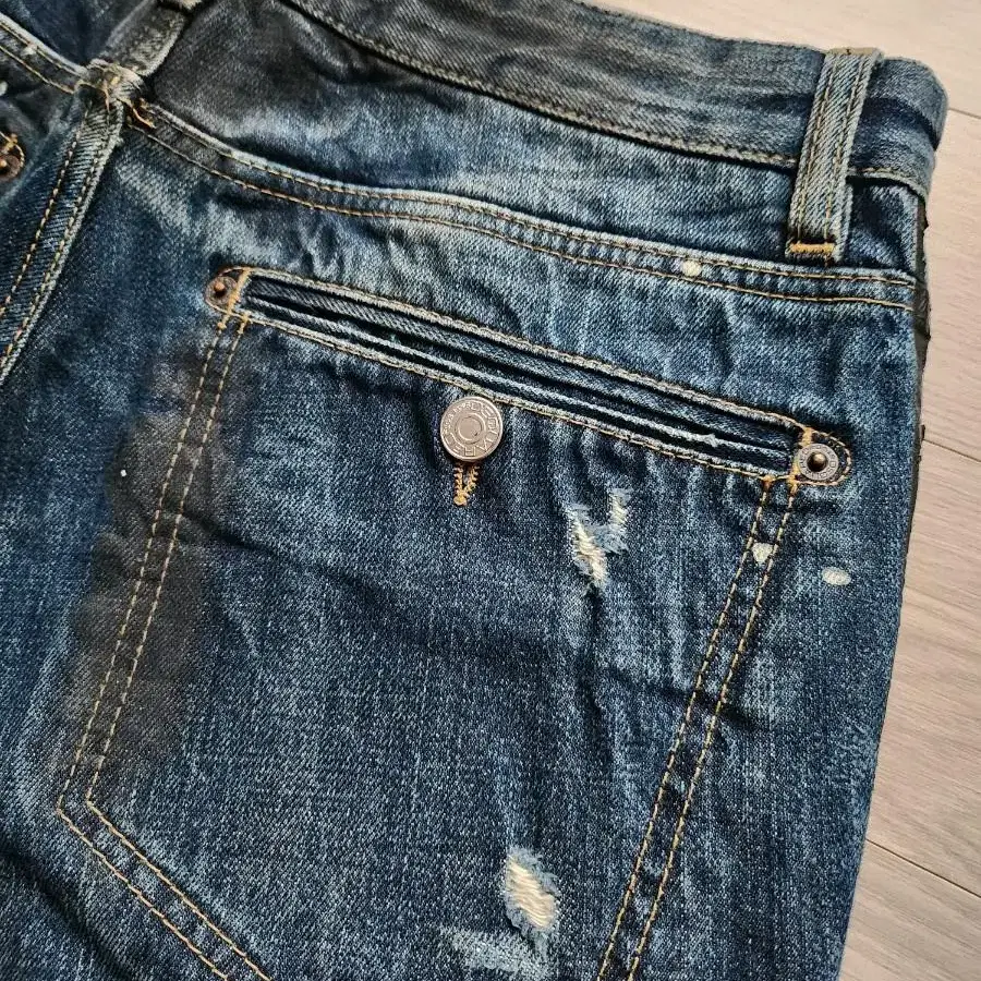 정품 디스퀘어드2 oil washed Jean-eu46