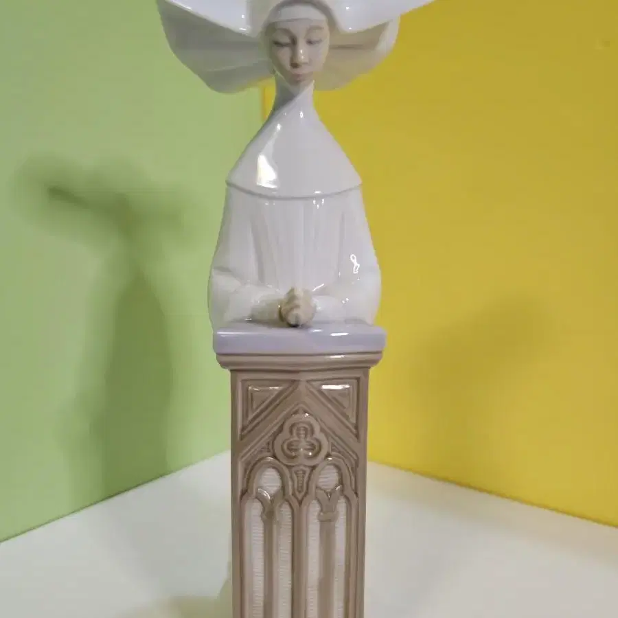 LLADRO 5502 Meditation 야드로 기도하는 수녀