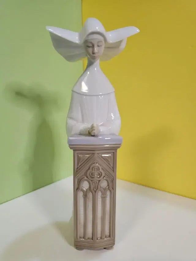 LLADRO 5502 Meditation 야드로 기도하는 수녀