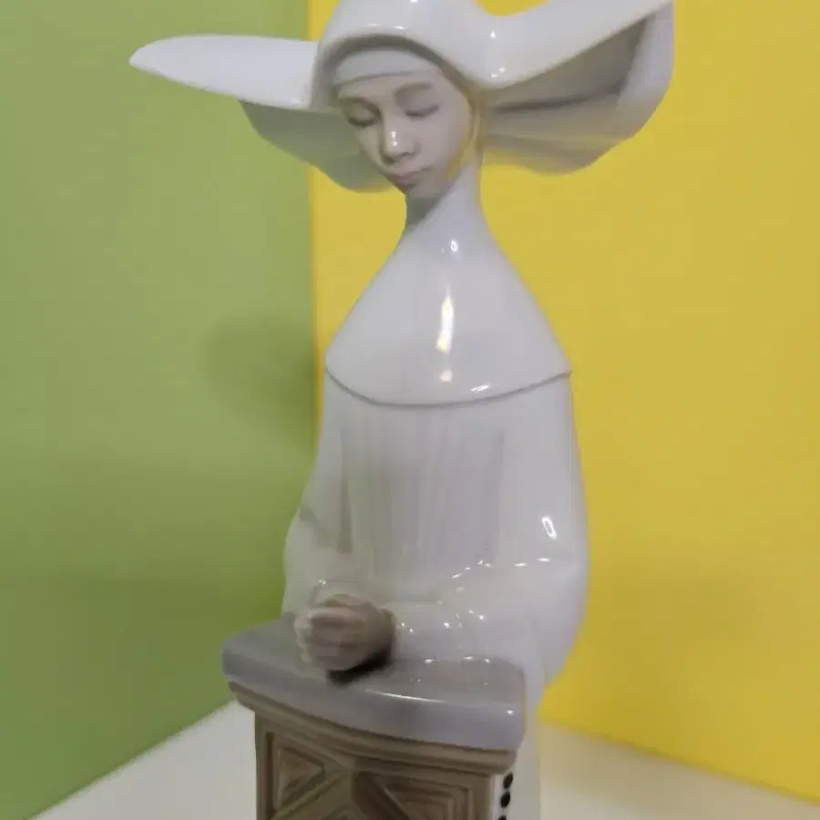 LLADRO 5502 Meditation 야드로 기도하는 수녀