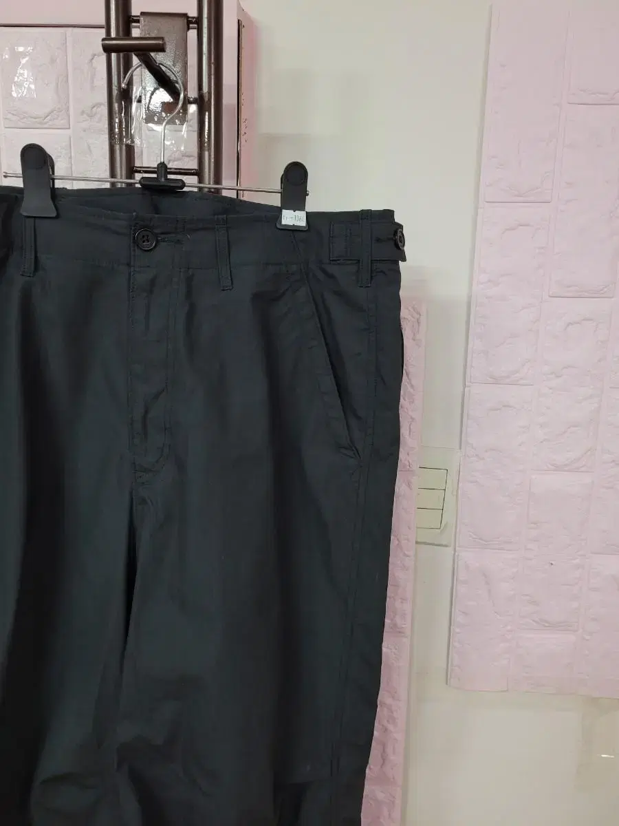 A1366)Uniqlo Old School Pants 30~32 inch