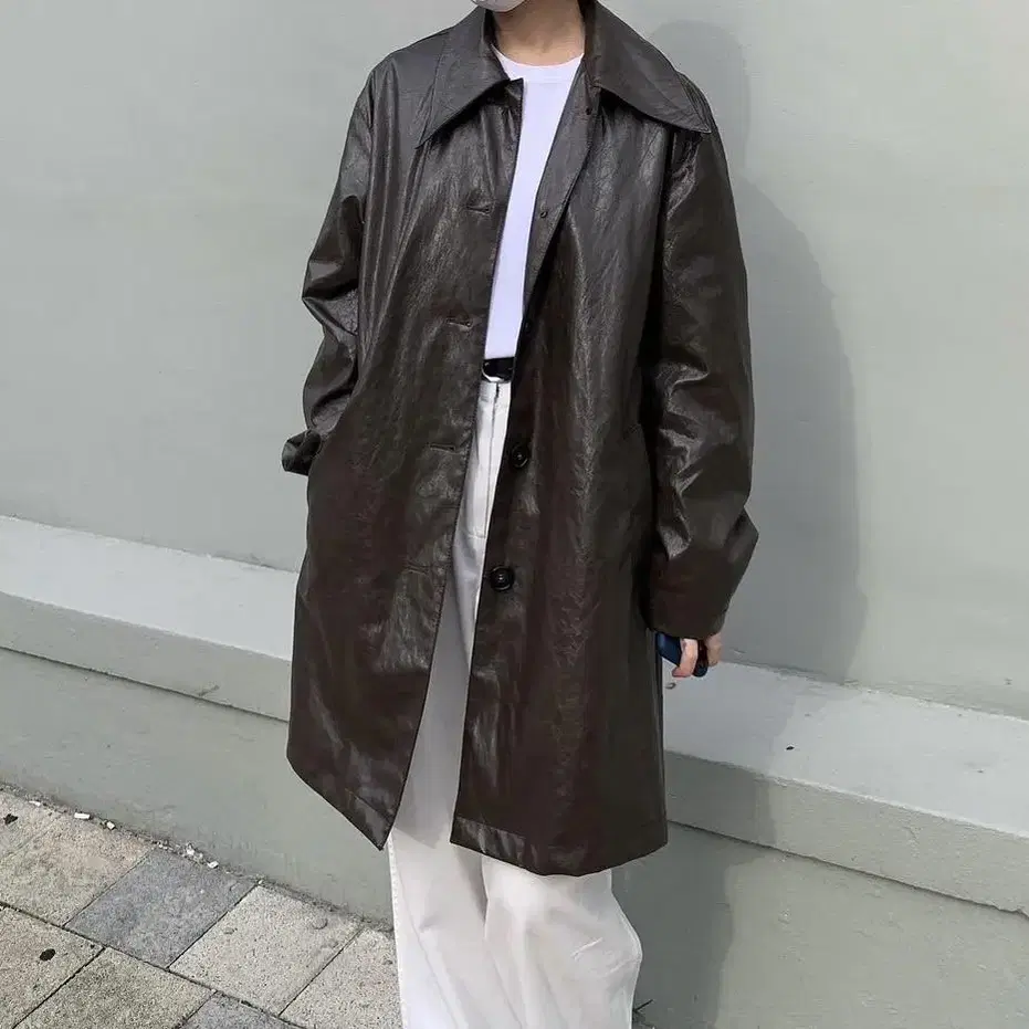 le faux leather crack coat 비건레더코트