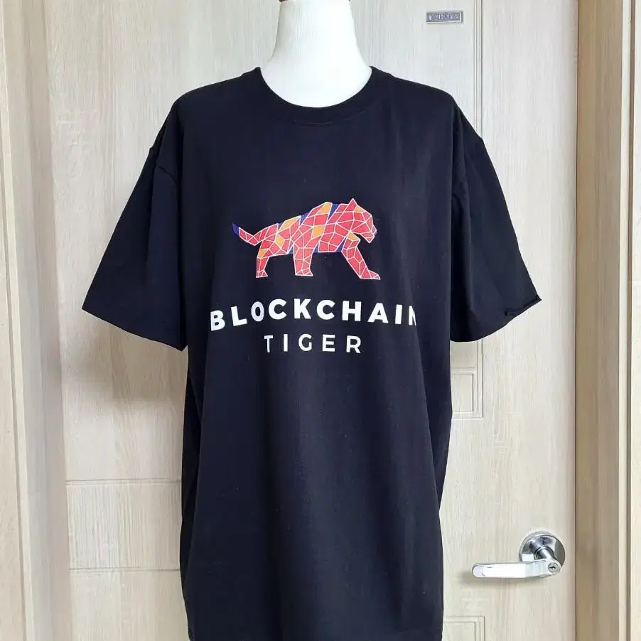 T01 BLOCKCHAIN TIGER 블랙 티셔츠 2XL