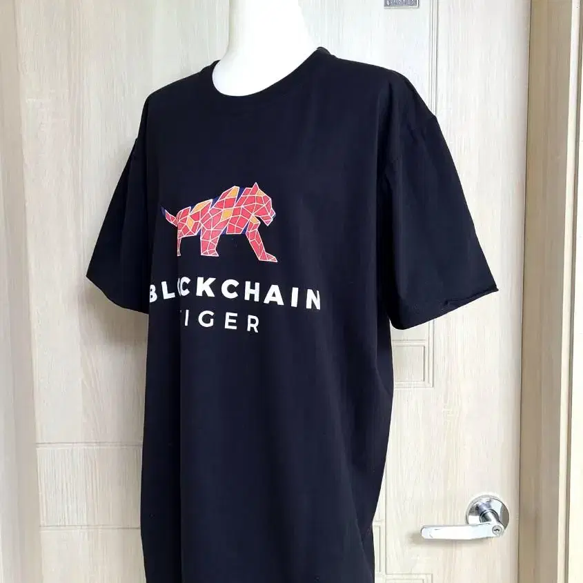 T01 BLOCKCHAIN TIGER 블랙 티셔츠 2XL