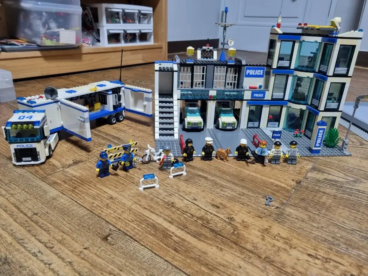 LEGO City 7498, 60044 Police Station, Police Truck