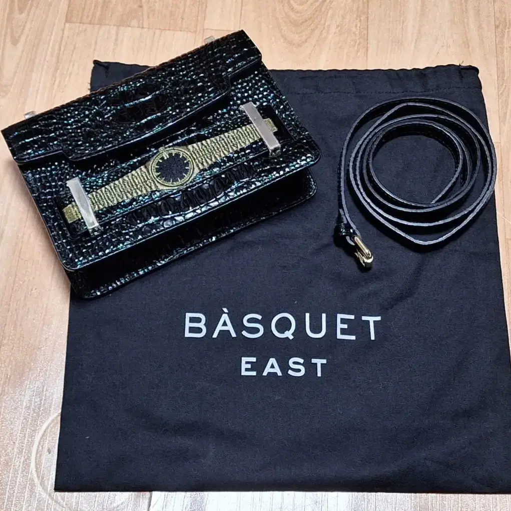 BASQUET EAST(바스켓 이스트) 소가죽 미니 숄더백 (새상품)