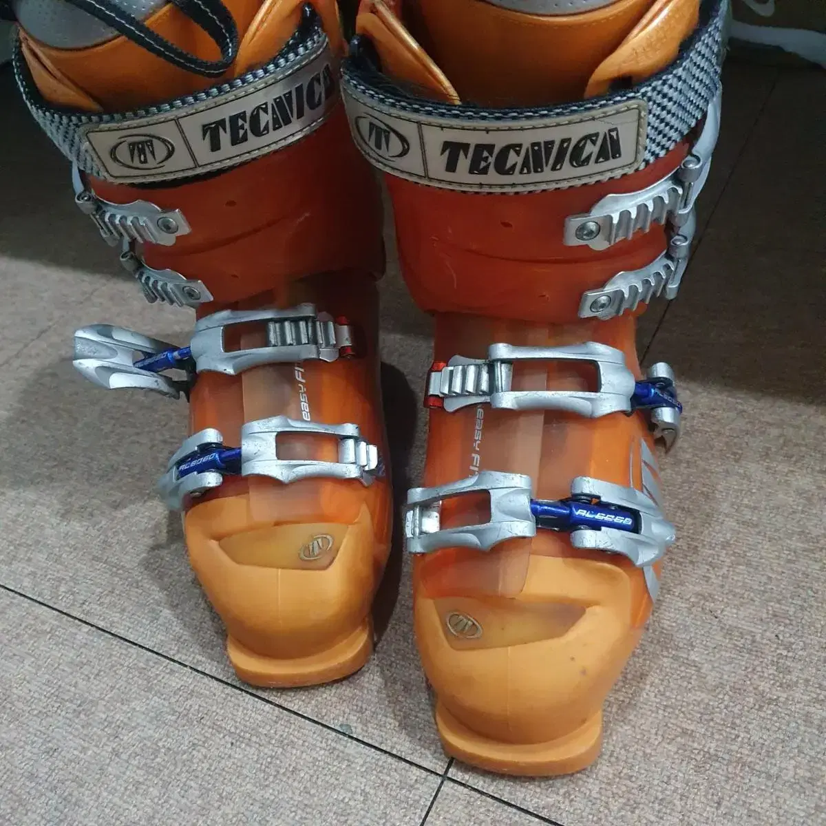 255 Ski Boots