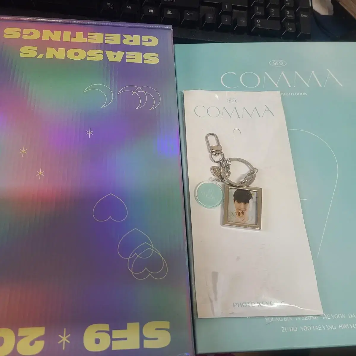 SF9 2022Seasons Greetings & Comma Photobook+Inseong keyring Bulk