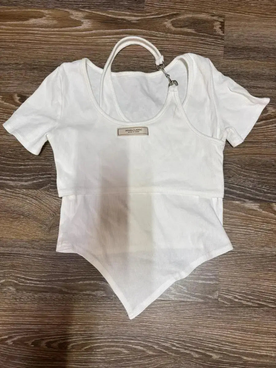 Sold until 1/12)Unique Double Trim Holterneck T-Shirt