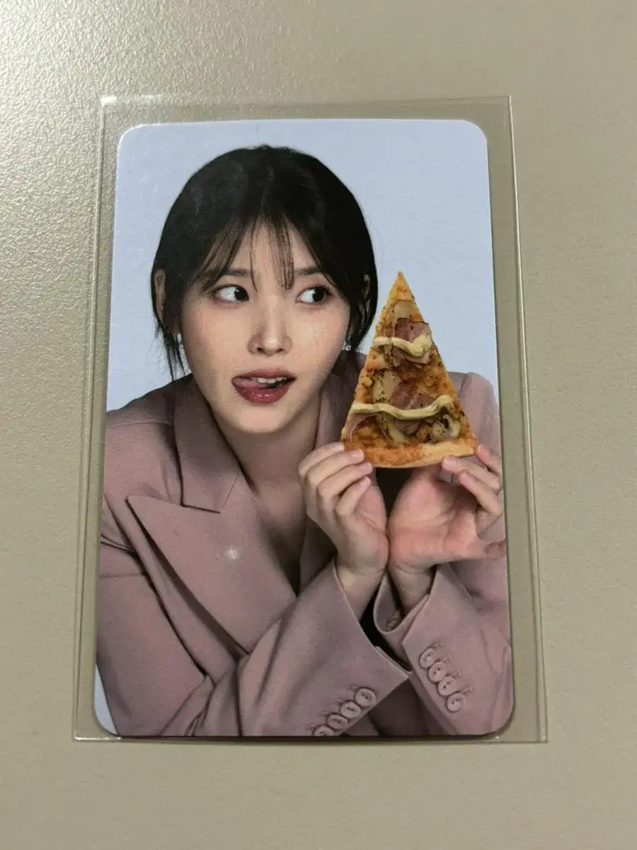 (Price drop) iu dominoes limited edition sell photocards