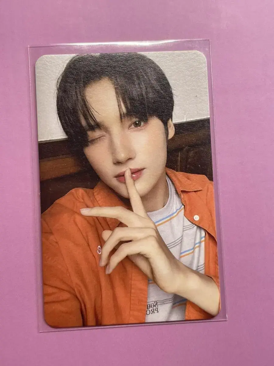 Source)u hueningkai photocard sells