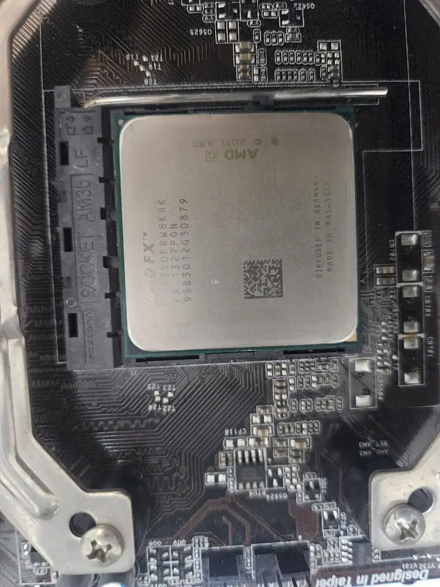 AMD FX8350(8코어 8 스레드) 기본 클럭 4G / 터보 4.2G