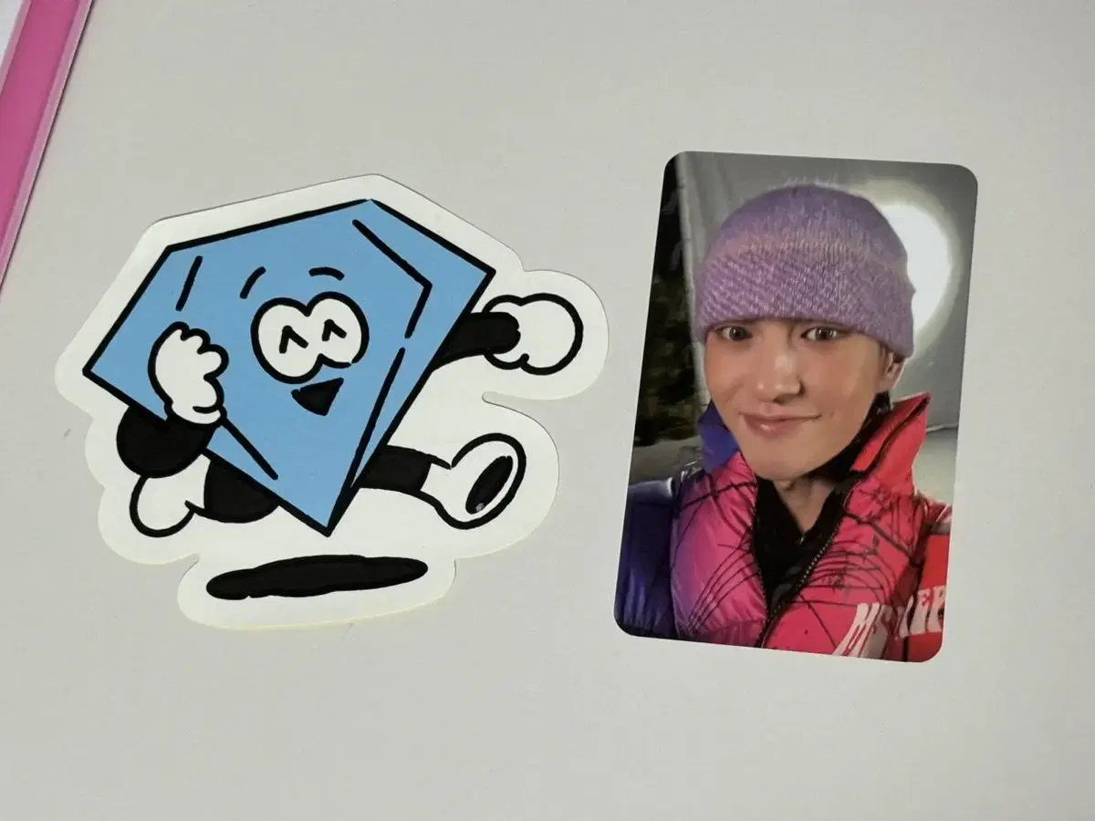 Shinee onew Everland AR Mission Random Photocard sticker Bulk (shipping included)