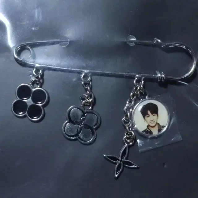 방탄 윙즈 일본 브로치 BTS WINGS JAPAN