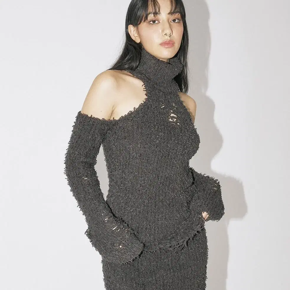 [미착용] 쓰리타임즈 Damaged turtleneck