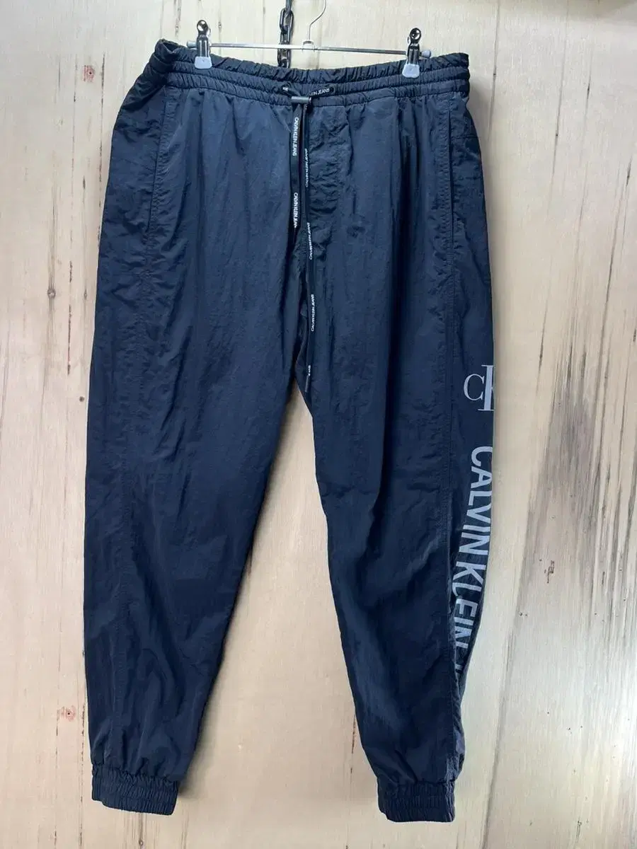 (M) Calvin Klein Black Lightweight Nylon Jogger Pants