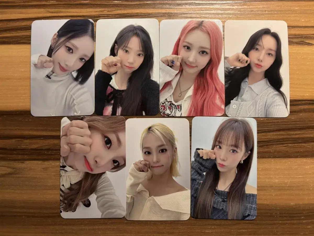 El7z up Dear My Muse double-sided unreleased photocard (palm message)