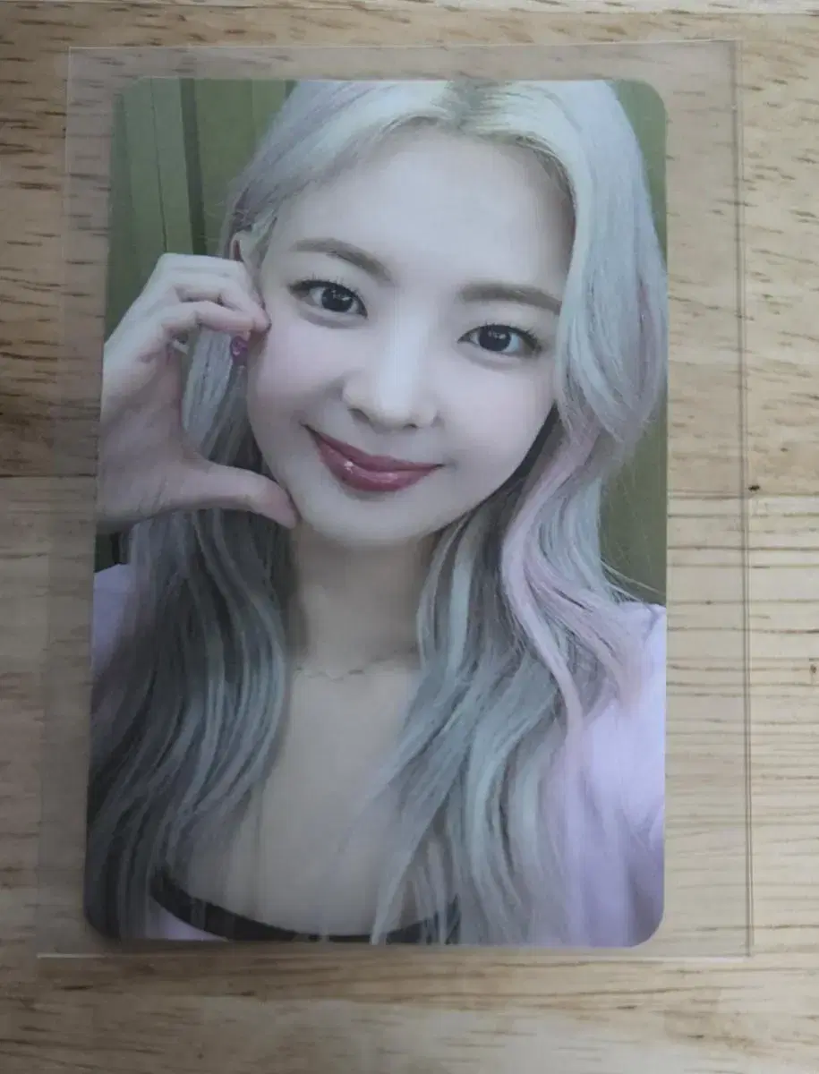 ITZY itzy CAKE showcase photocard for sale!!!