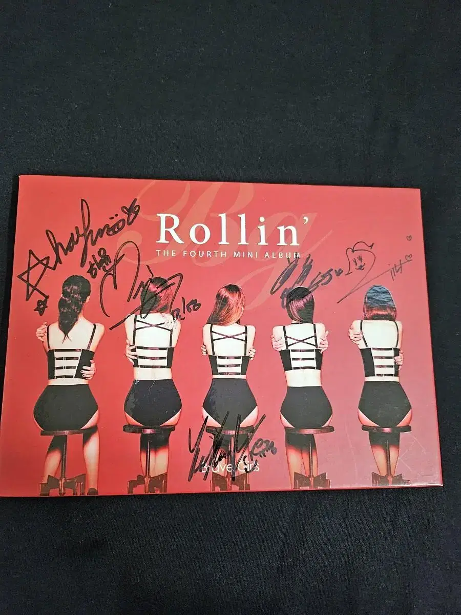 Brave Girls sells Rollins signed album.