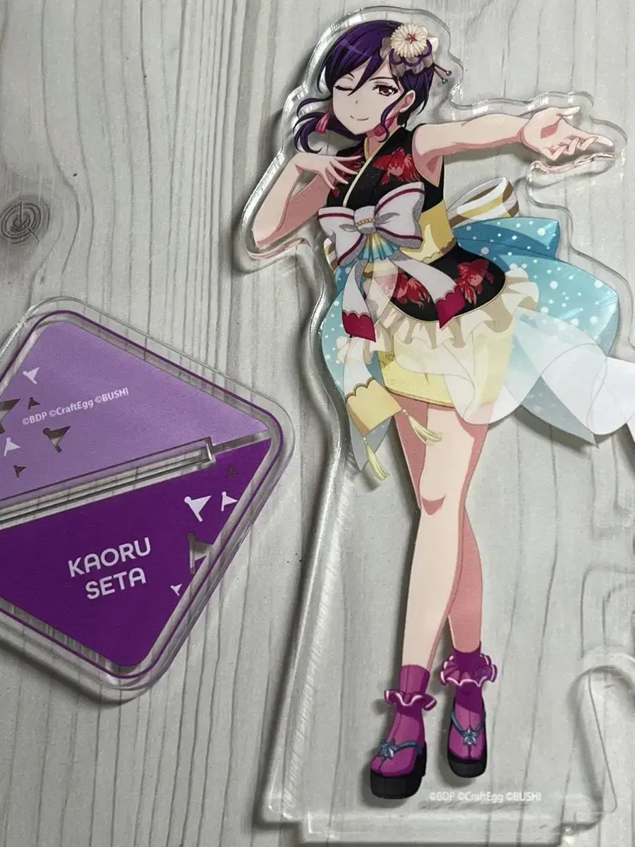 Price drop / Vangdream Kaoru acrylic stand wts