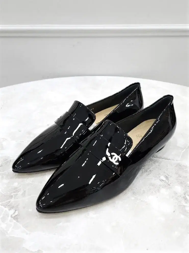 36.5 / Chanel Black Fei Fei CC Logo Loafer