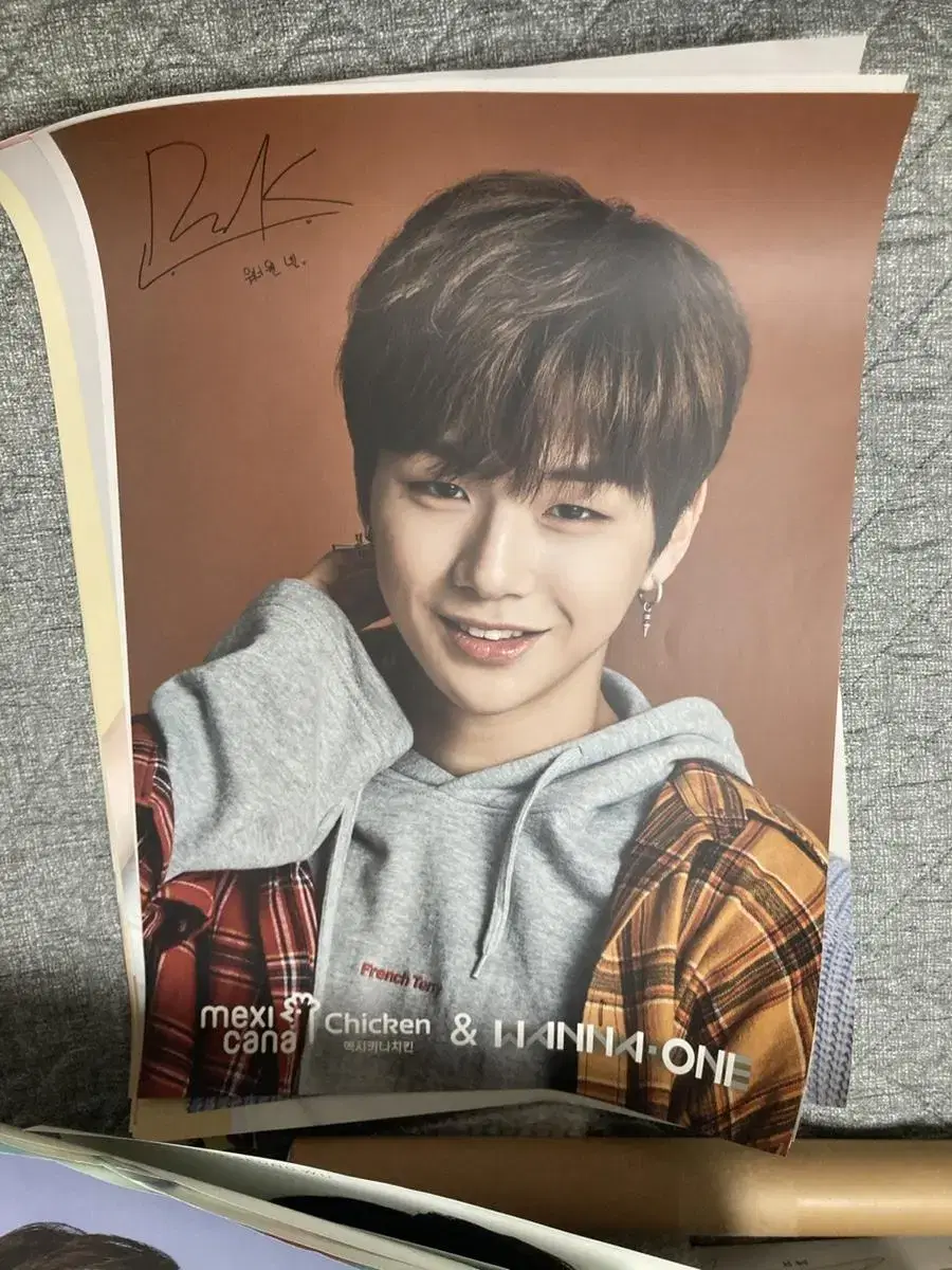 Wanna One Mexicana, Yohai poster daniel Jaehwan Kim