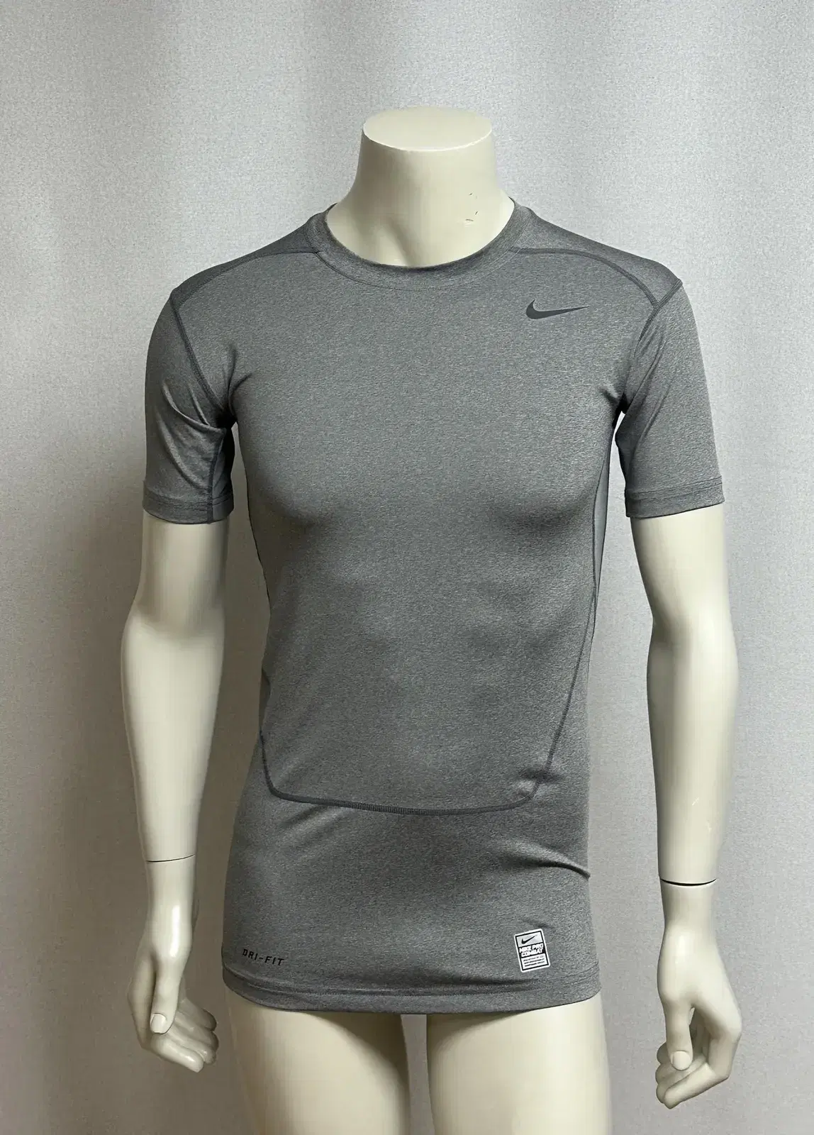 Nike Pro Swoosh Dry Fit Functional Round Short Sleeve T-Shirt (L)