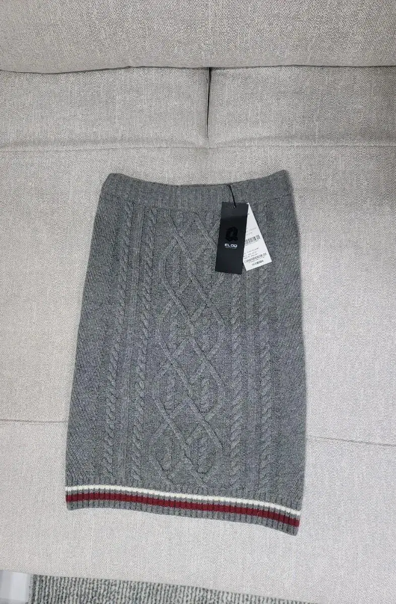 69000 Brand Wool Skirt ( 택/새제품) ㅡ Price cut