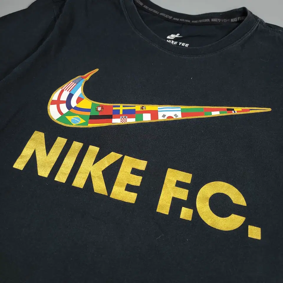 나이키 피그먼트 블랙 골드 유광 NIKE FC 축구 풋볼 국기 스우시 빅