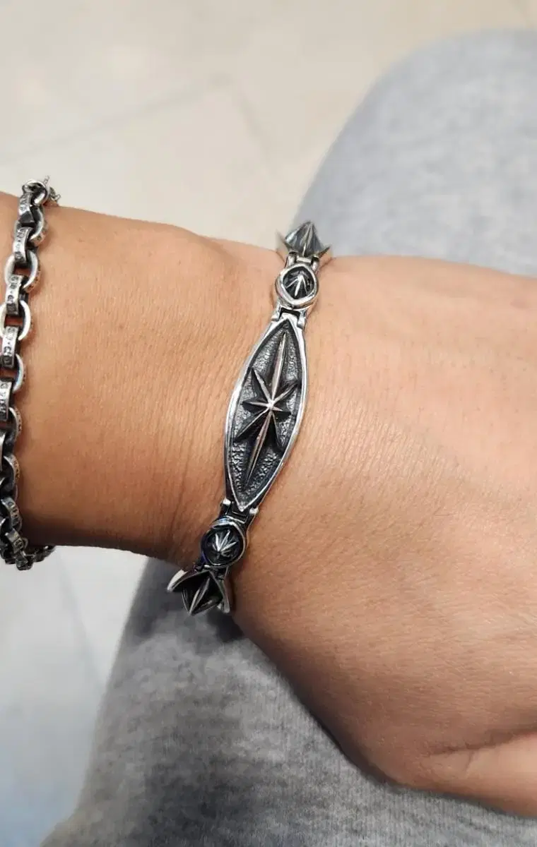 Stylish silver bracelet