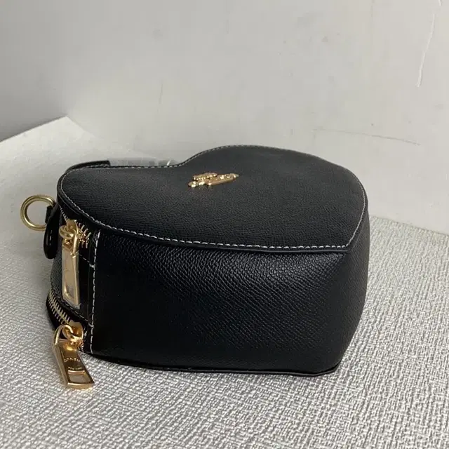 Coach CE652 하트블랙 크로스바디