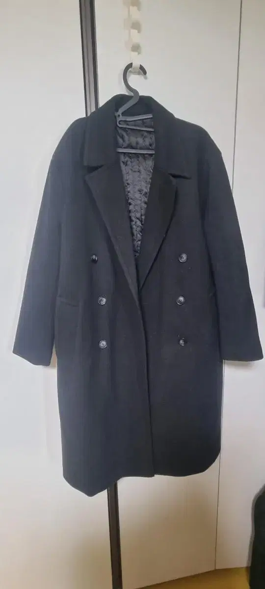 Man-in-store double coat