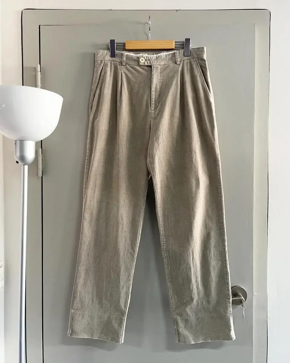 (32) Nike One Fleece Corduroy Pants