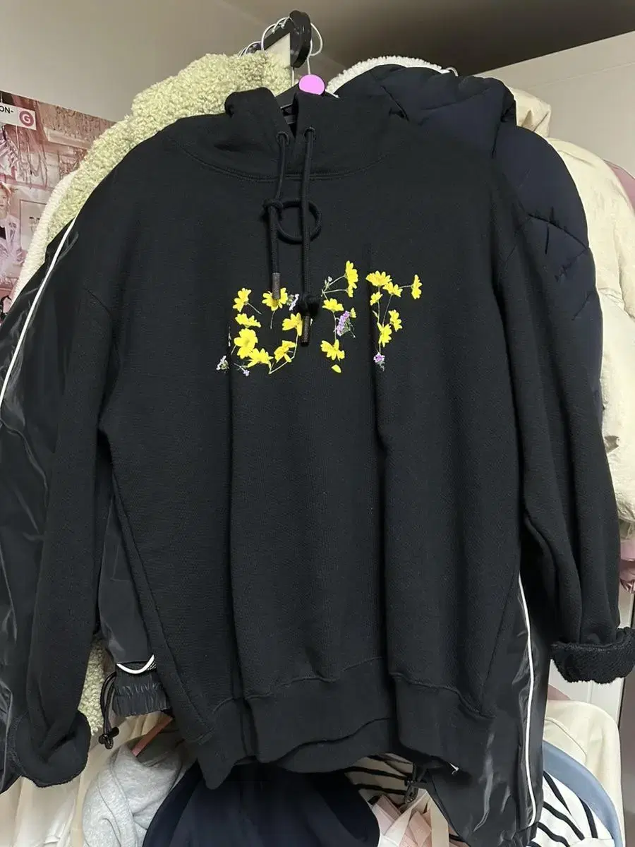 Off-White Flower Hoodie M