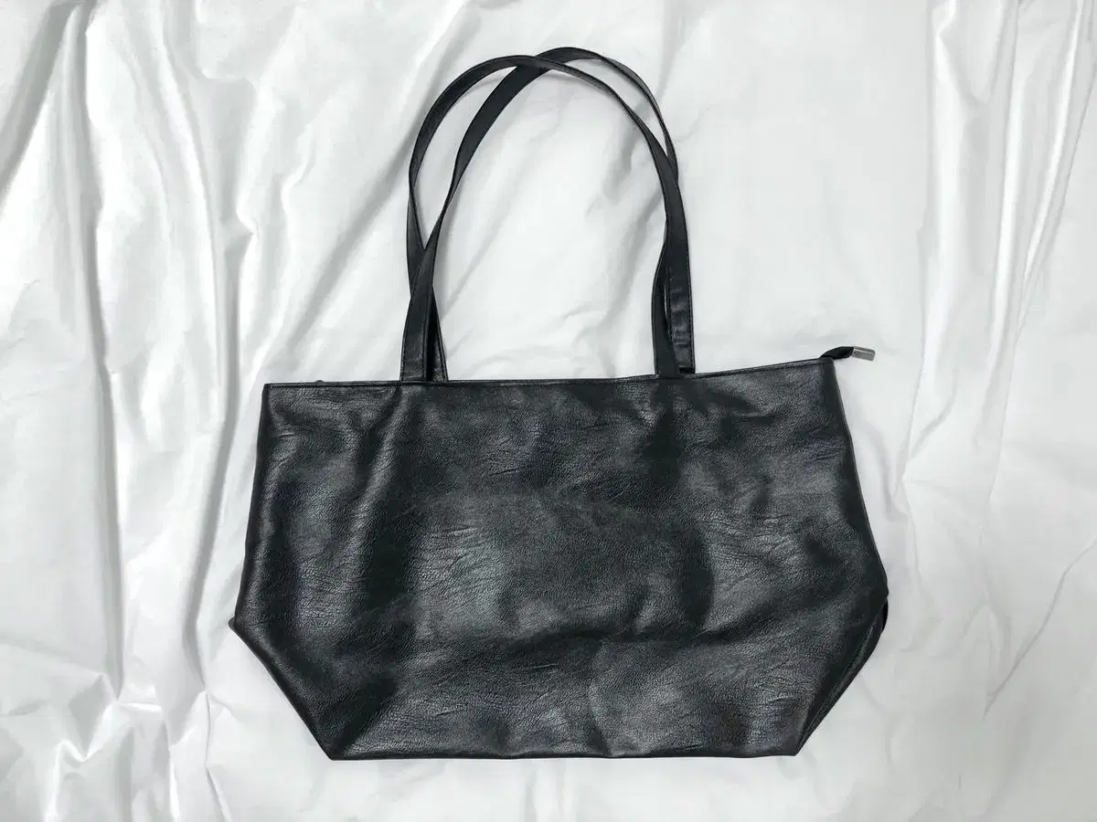 Leather shoulder bag