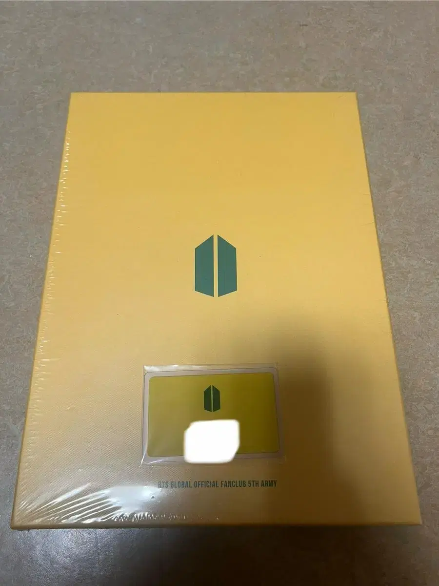 5 bangtans kit sealed New (with kard)