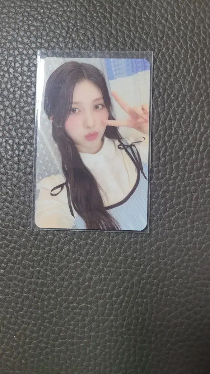 2024 Gaeul Season's Greetings photocard Sells