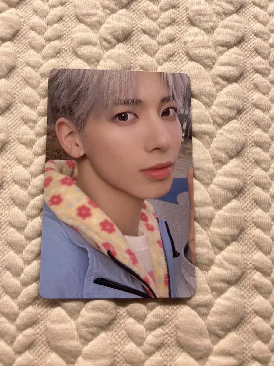 Boy taehyun photocard txt Frieze