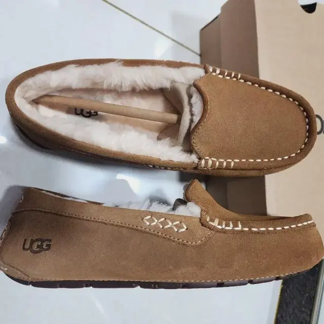 UGG 어그 로퍼 앤슬리 양털 모카신 US7