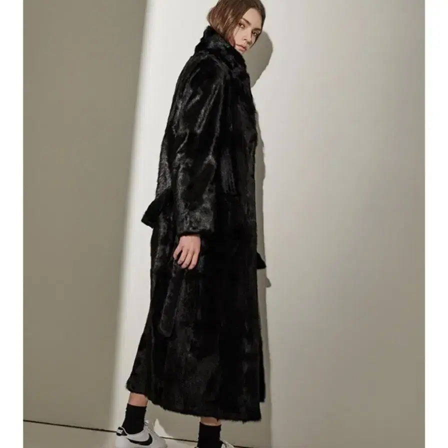 Refur(리퍼) Belted Goat Coat - Black