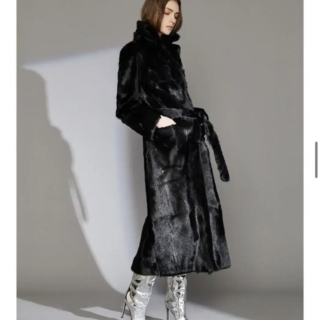 Refur(리퍼) Belted Goat Coat - Black