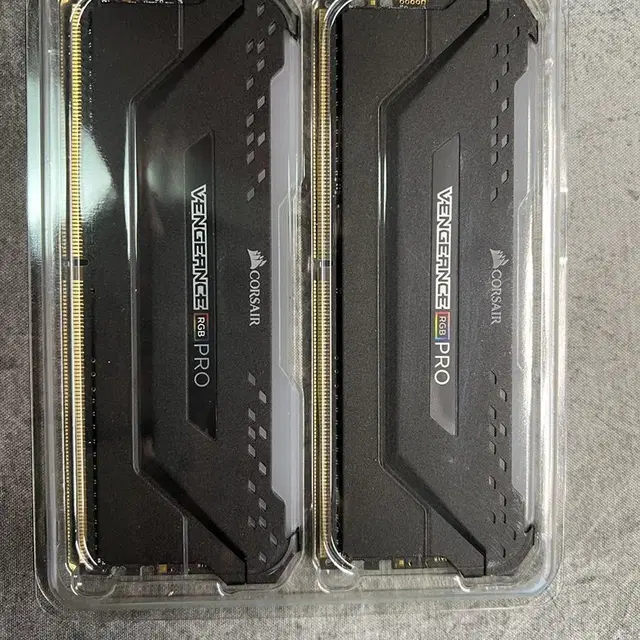 커세어 램 벤저스 RGB PRO 16기가(2x8GB)