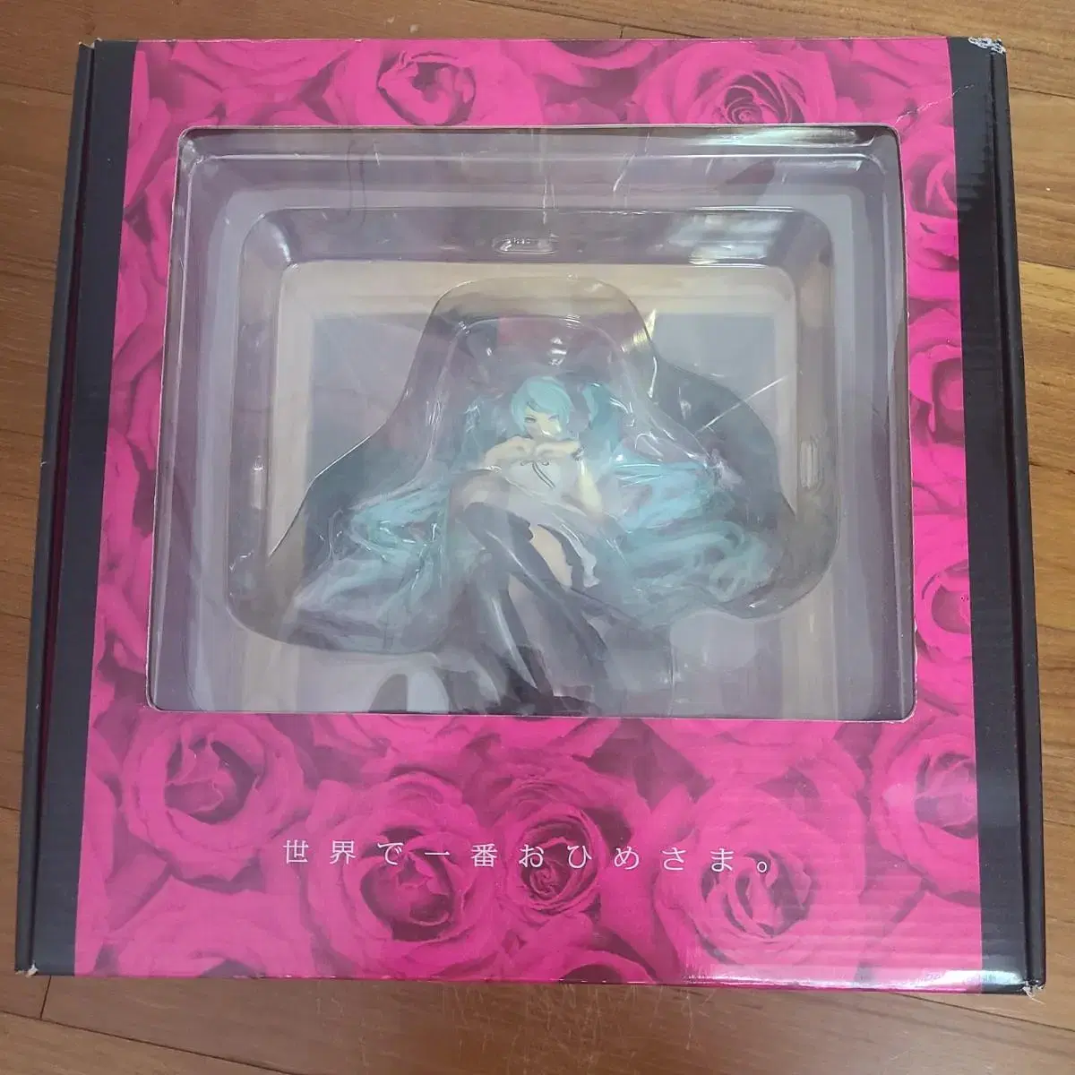 Hatsune Miku World Ismine Figures