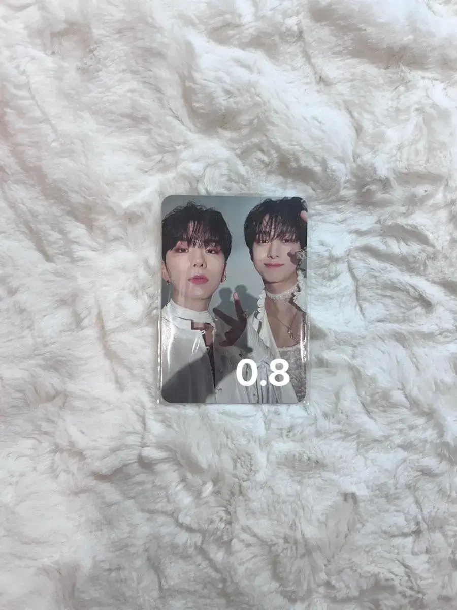 Monsta X's Hyungwon, kihyun I'm selling my Rizen photocard!