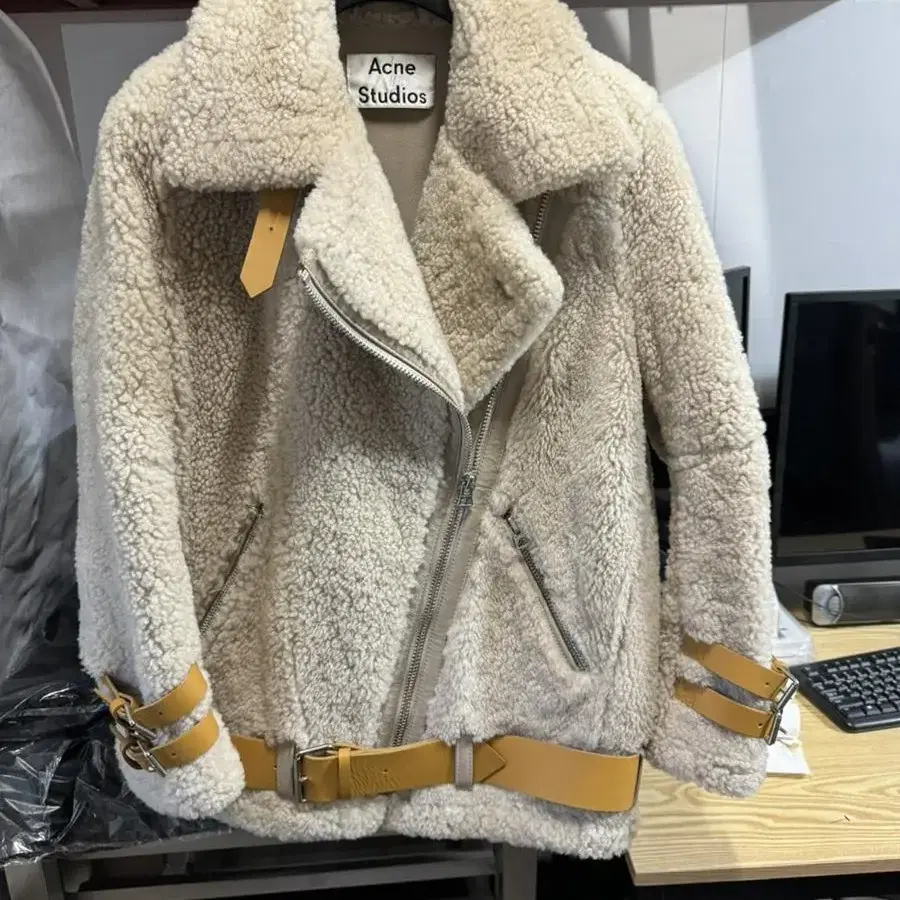 acne studios shearing  fur jacket 32 xs