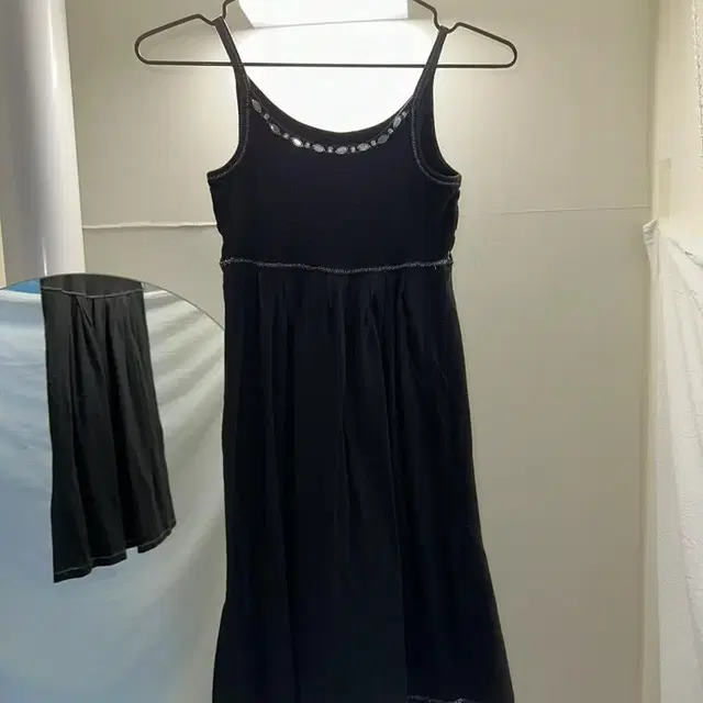 Beads neck black mini dress 블랙 비즈 미니 드레스