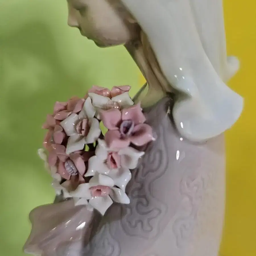 LLADRO 5171 Our Lady with Flower 야드로 마돈나